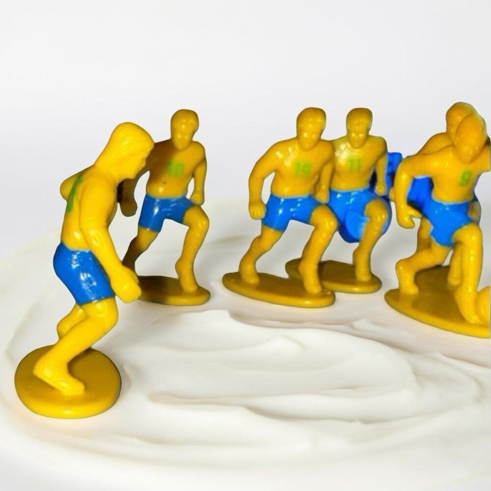 2003 Kaskey Kids Soccer Figures Yellow Blue Players Cake Toppers B21